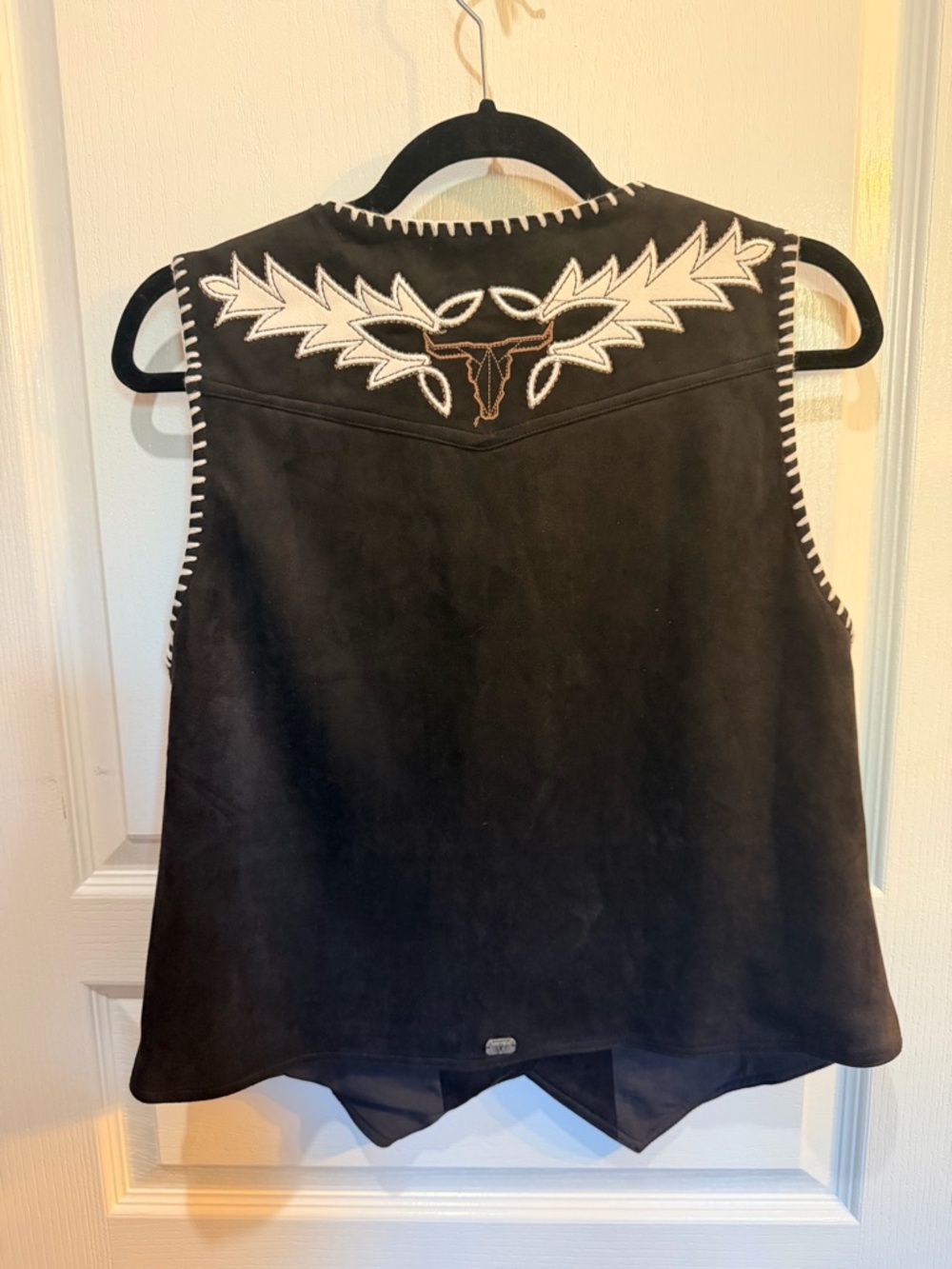 Vintage Deadstock Western Vest with White Embroidered Appliqué and Conchos - Picture 3 of 8